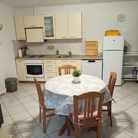 Apartments Vodaric Loznati Крес Екстериор снимка