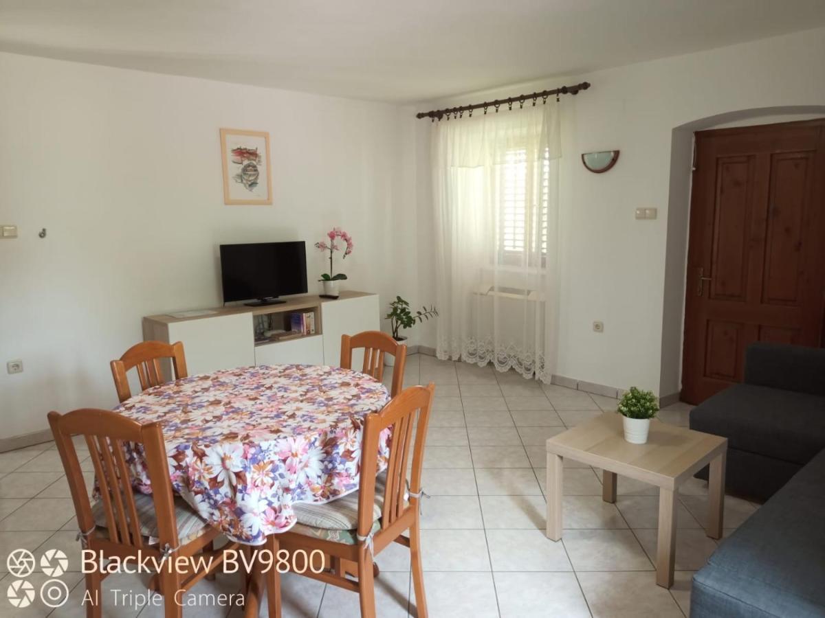 Apartments Vodaric Loznati Крес Екстериор снимка