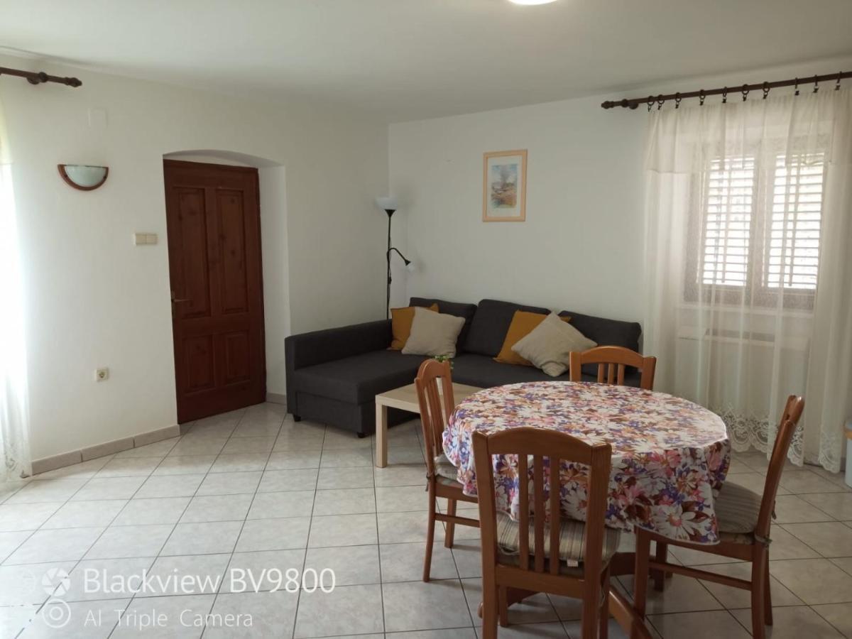 Apartments Vodaric Loznati Крес Екстериор снимка