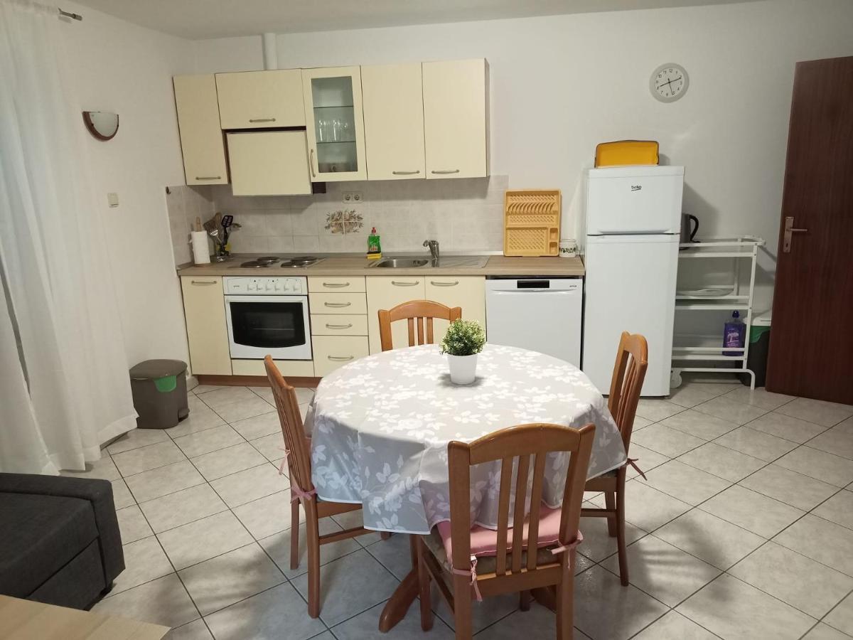 Apartments Vodaric Loznati Крес Екстериор снимка