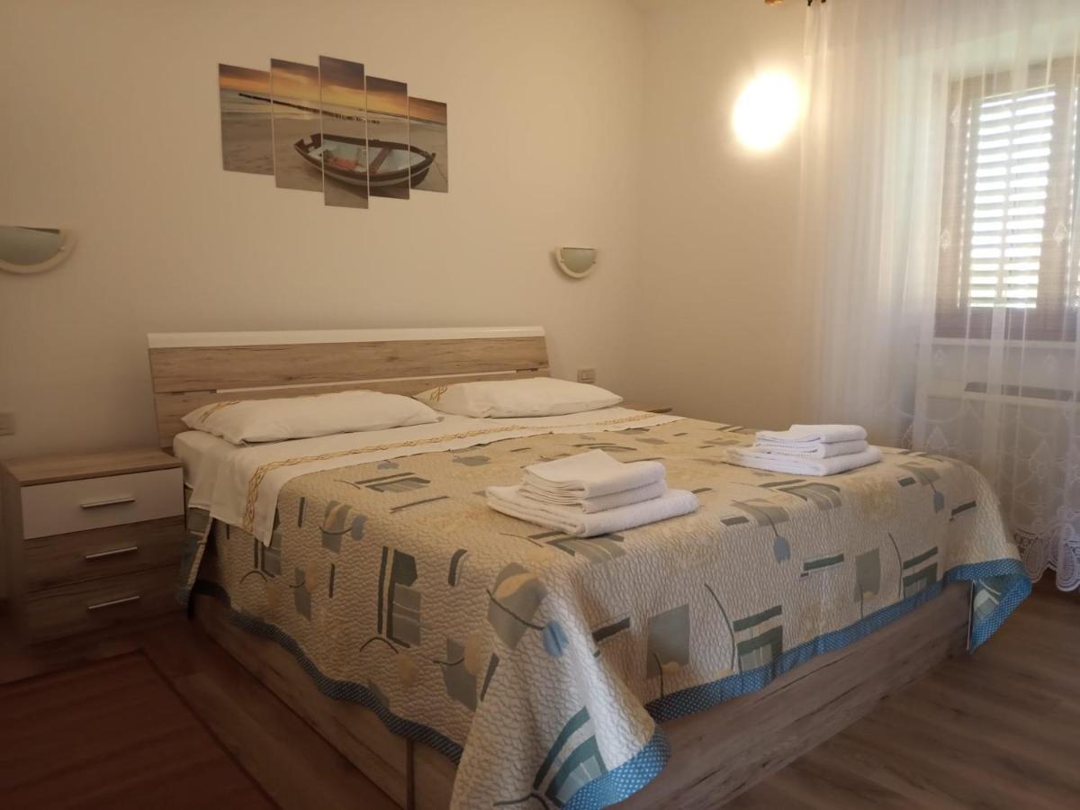 Apartments Vodaric Loznati Крес Екстериор снимка