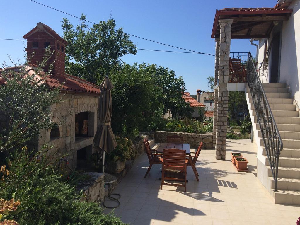 Apartments Vodaric Loznati Крес Екстериор снимка
